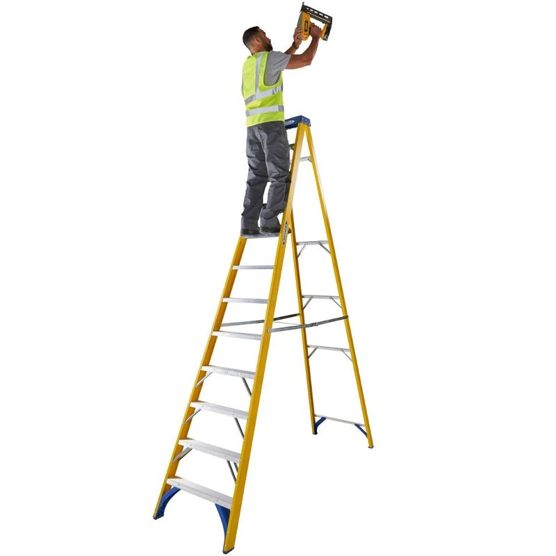 Werner 12 Tread Trade Fibreglass Step Ladder - BS 2037 EN131 Professional 7 Werner 12 Tread Trade Fibreglass Step Ladder - BS 2037 EN131 Professional - Image 5