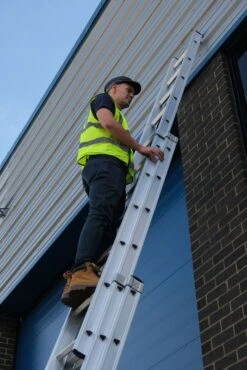 Murdoch Aluminium D Rungs D MAX 3 Section Extension Ladder -Insulation Materials Shop dmax triple in situ extended